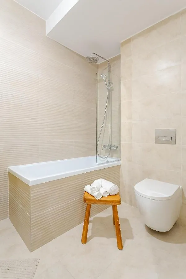 Apartment Il Lago - Sunrise - Cozy Luxurious Smart Home By The Lake Voluntari Romania